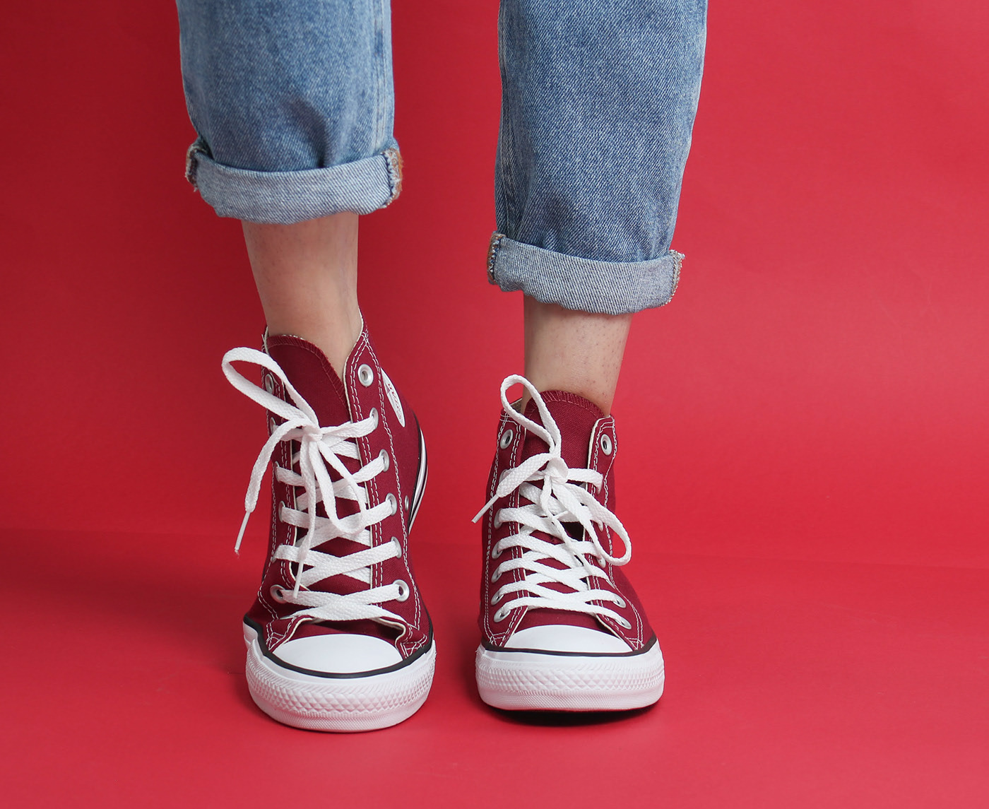 Converse rojo oscuro altos